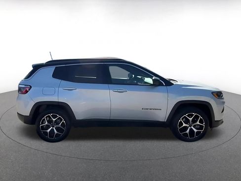 Used 2025 Jeep Compass Limited AWD/4WD image 15