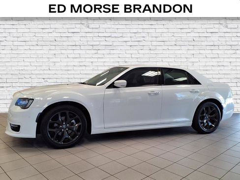 Used 2022 Chrysler 300 Touring L image 2