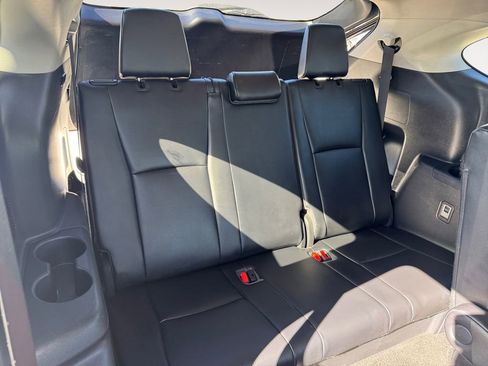Used 2023 Toyota Highlander L image 30