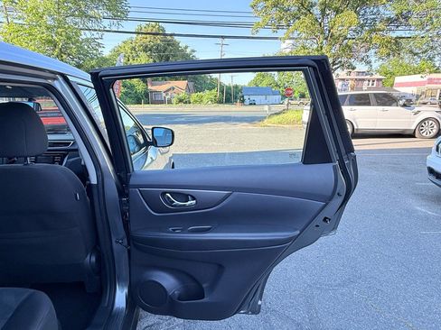 Used 2016 Nissan Rogue S AWD/4WD image 14