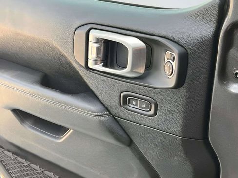 Used 2020 Jeep Wrangler Unlimited Sahara w/ Uconnect 4C Nav & Sound Group AWD/4WD image 9