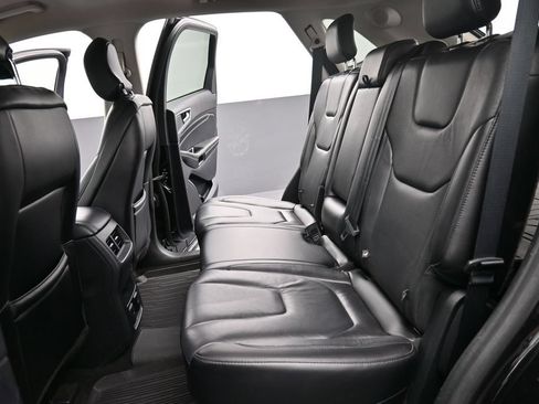 Used 2019 Ford Edge Titanium w/ Cold Weather Package AWD/4WD image 15