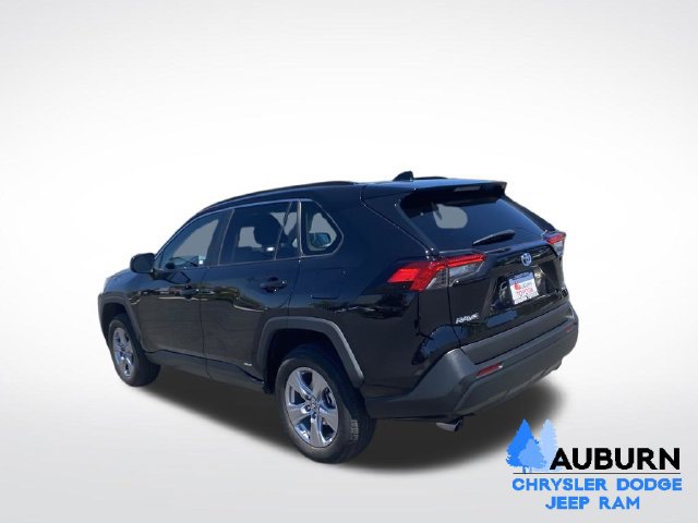 Used 2024 Toyota RAV4 LE AWD/4WD image 5