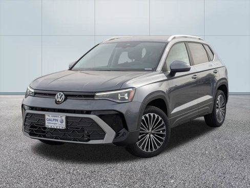 New 2026 Volkswagen Taos SE FWD image 1