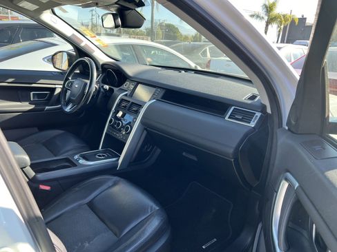 Used 2016 Land Rover Discovery Sport SE image 16