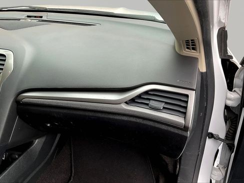 Used 2020 Ford Fusion SE FWD image 26