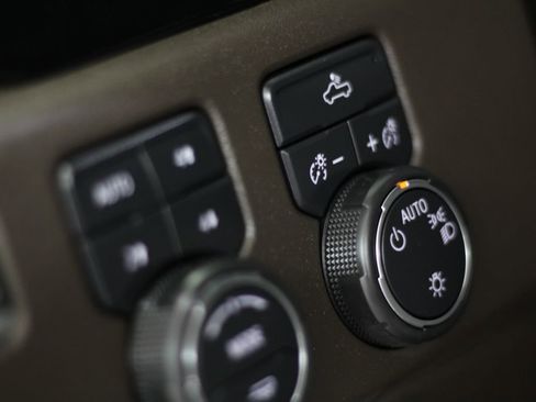 Used 2023 Chevrolet Silverado 1500 LT AWD/4WD image 32