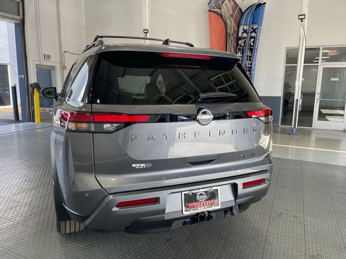 New 2026 Nissan Pathfinder SL image 6