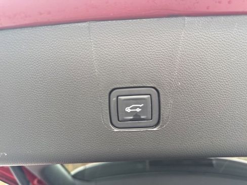 Used 2023 Chevrolet Traverse LT w/ LT Premium Package image 11