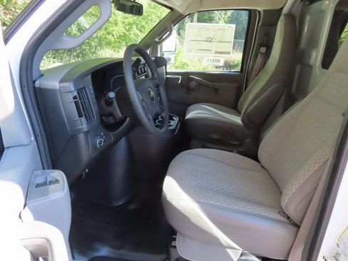 New 2025 Chevrolet Express 3500 KNAPHEIDE 56 ULTRA-LOW KUV129 w/ Power Convenience Package image 21