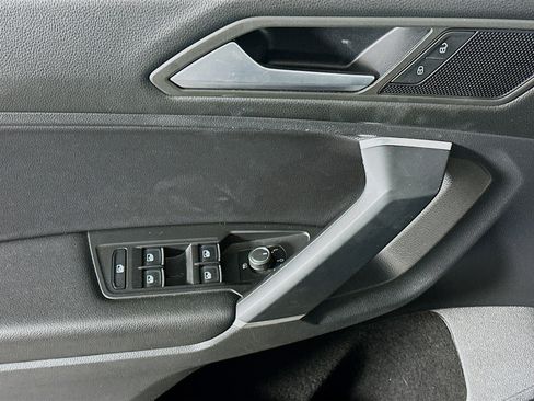 Used 2020 Volkswagen Tiguan SE image 15