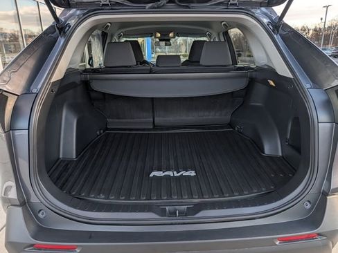 Used 2022 Toyota RAV4 XLE image 11