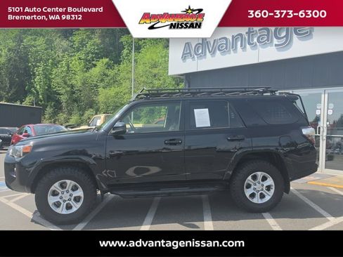 Used 2018 Toyota 4Runner SR5 AWD/4WD image 2
