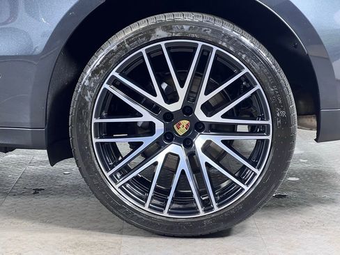Certified 2026 Porsche Macan AWD/4WD image 12