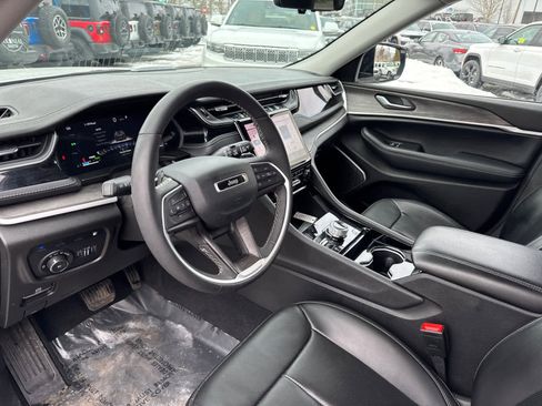 Used 2023 Jeep Grand Cherokee 4WD 4xe w/ Luxury Tech Group II image 12