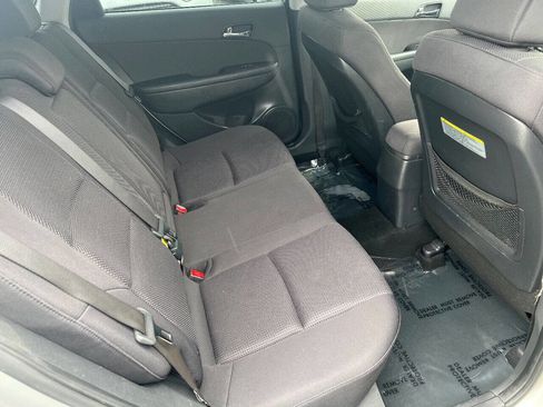 Used 2012 Hyundai Elantra w/ Preferred Pkg image 16