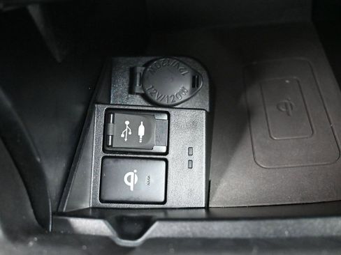 Used 2016 Toyota Camry XLE image 25