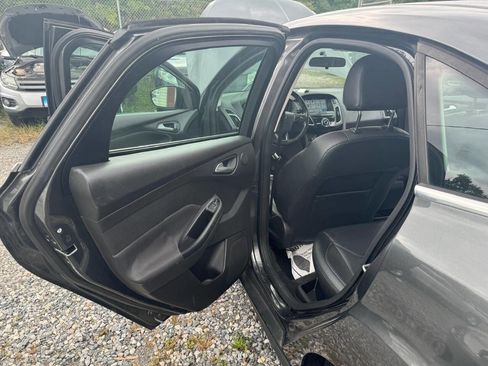 Used 2017 Ford Focus Titanium image 28