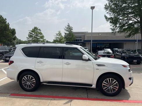 Used 2022 Nissan Armada SV w/ SV Appearance Package RWD image 5