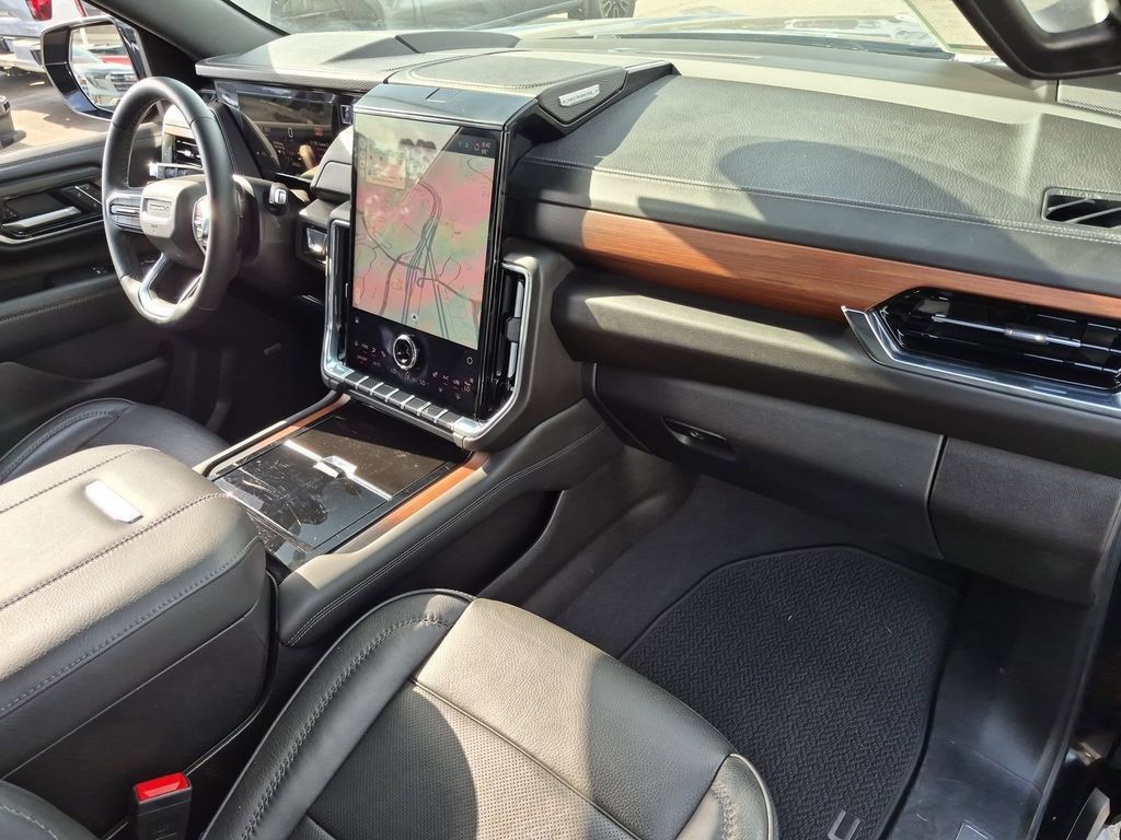 Used 2025 GMC Yukon Denali AWD/4WD image 22