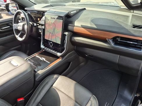 Used 2025 GMC Yukon Denali AWD/4WD image 22