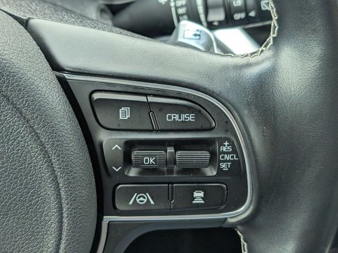 Used 2022 Kia Niro EX w/ Cold Weather Package FWD image 22
