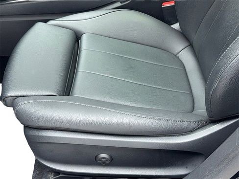 Used 2025 Mercedes-Benz CLA 250 image 37