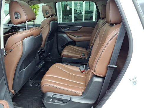 Used 2023 Acura MDX SH-AWD w/ Advance Package image 10