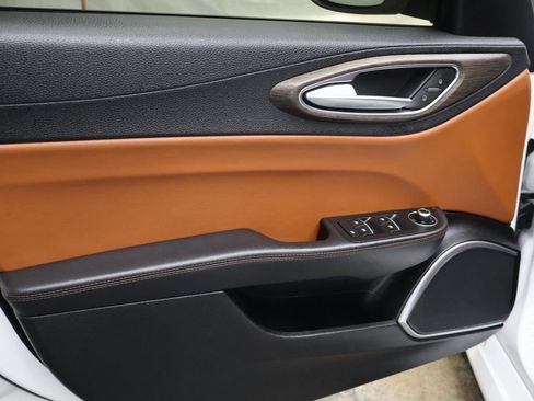 Used 2020 Alfa Romeo Giulia Ti w/ Active Blind Spot Package image 14