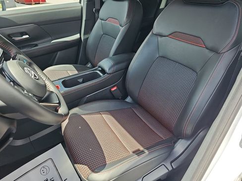 Used 2025 Nissan Kicks SR FWD image 19