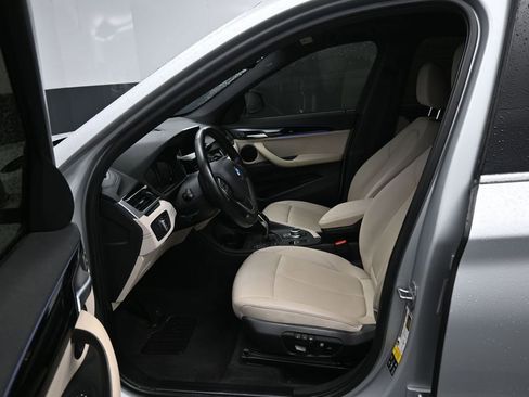Used 2021 BMW X1 xDrive28i w/ Convenience Package AWD/4WD image 9