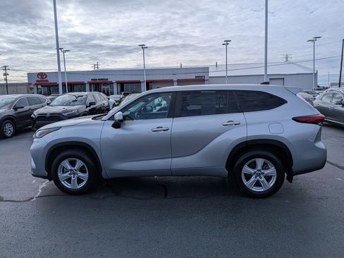 Used 2023 Toyota Highlander L image 6