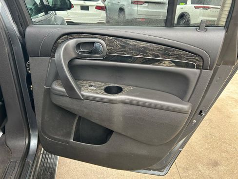 Used 2013 Buick Enclave Premium image 17