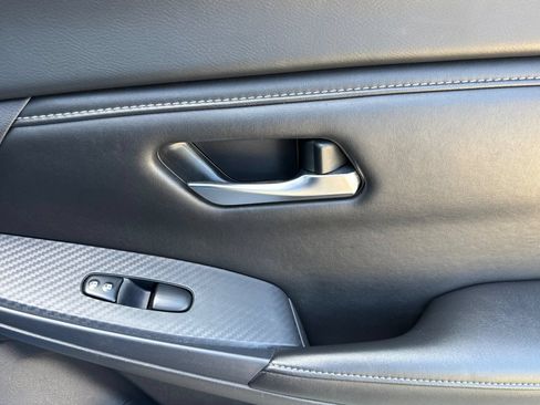 Used 2024 Nissan Sentra SV FWD image 17