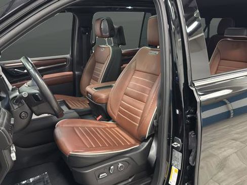 Used 2023 GMC Yukon XL Denali Ultimate image 9