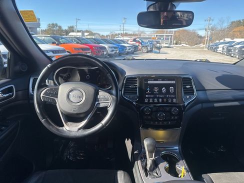 Certified 2022 Jeep Grand Cherokee Laredo X image 21