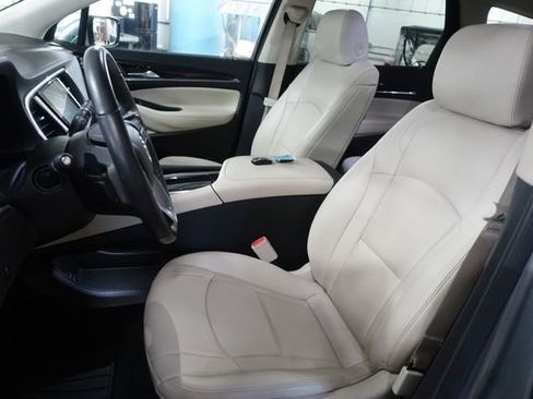 Used 2024 Buick Enclave Essence image 8