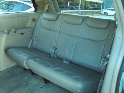 Used 2006 Toyota Sienna XLE Limited image 16