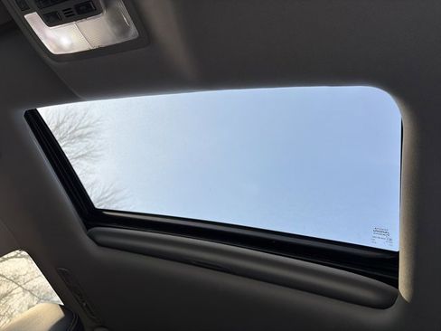 Used 2016 Toyota Highlander XLE image 26