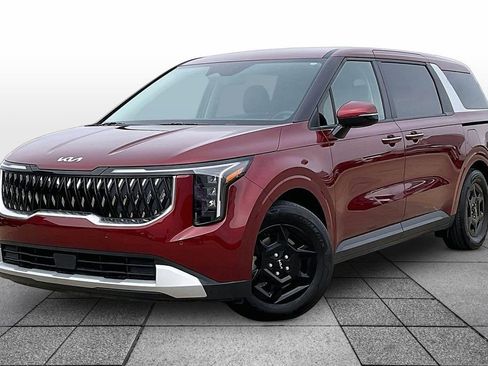 Used 2025 Kia Carnival image 1