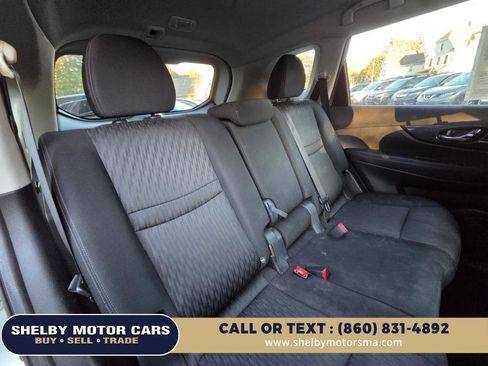 Used 2017 Nissan Rogue SV w/ SV Premium Package image 15