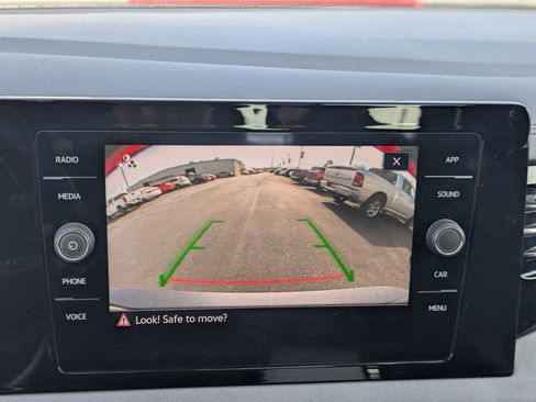 Used 2025 Volkswagen Jetta SE image 17