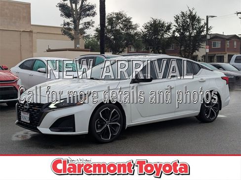 Used 2023 Nissan Altima 2.5 SR w/ SR Premium Package image 1