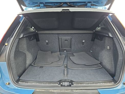 Used 2025 Volvo XC40 B5 Plus AWD/4WD image 30