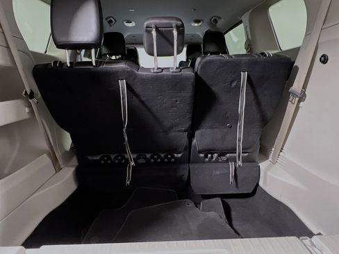 Used 2024 Chrysler Pacifica Touring-L image 34