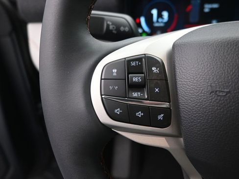 New 2026 Ford Explorer Active RWD image 7