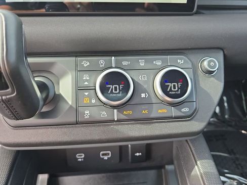 Used 2022 Land Rover Defender 90 X-Dynamic S image 17