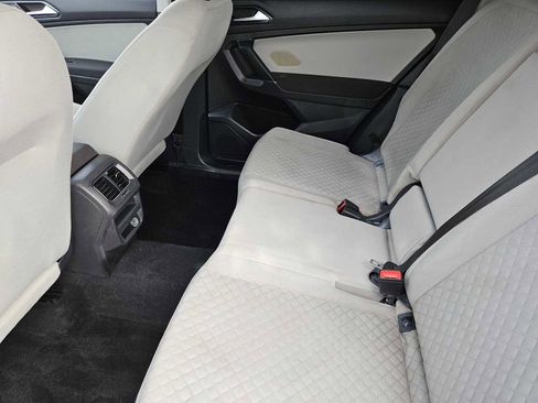 Used 2018 Volkswagen Tiguan S image 28