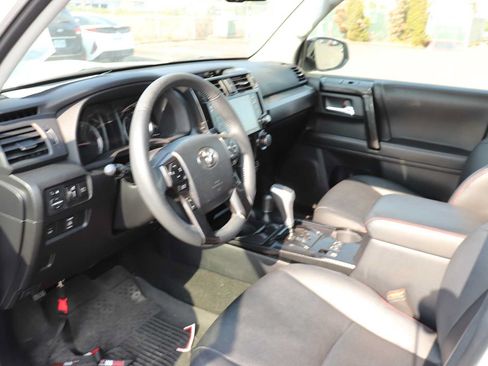 Used 2020 Toyota 4Runner TRD Off-Road Premium w/ Moonroof Package AWD/4WD image 10