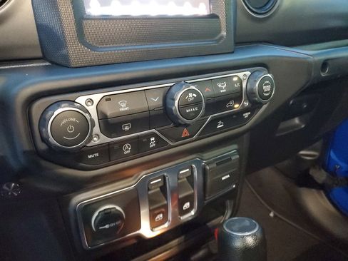 Certified 2023 Jeep Wrangler Willys image 16